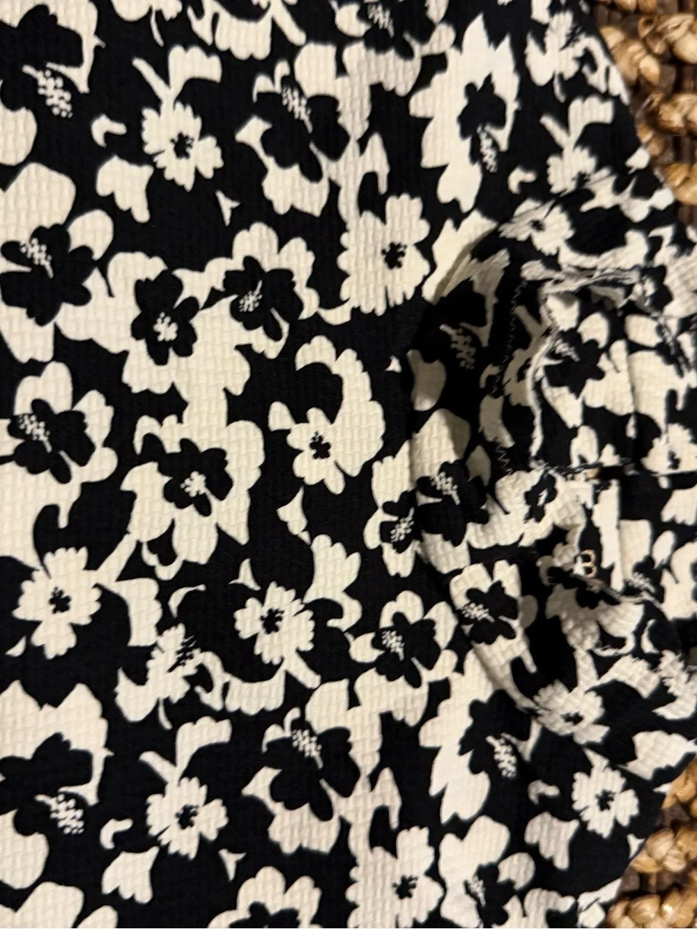 MARYSIA Swamis Black and White Floral Mock Neck Rashguard (126)